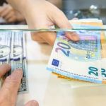 Покупка иностранной валюты в стране и за рубежом