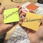 Что такое ИТ-аутсорсинг? Модели, типы, аутсорсинг ИТ-плюсы и минусы 2021 г.
