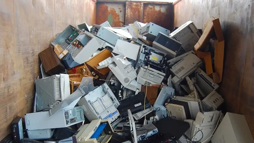 По данным ООН, в 2019 году на свалку было выброшено более 50 миллионов тонн электронных отходов.