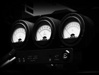 Аналоговые датчики игрового ПК EVGA E1 выглядят потрясающе