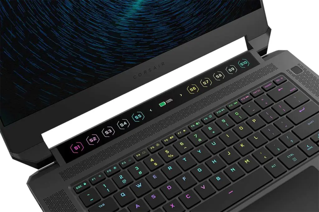 Corsair представляет игровой ноутбук Voyager A1600