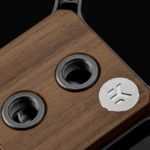 EK выбирает естественный внешний вид с водоблоками Quantum CPU с покрытием из орехового дерева.