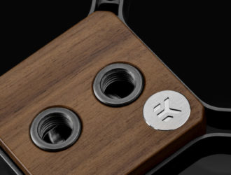 EK выбирает естественный внешний вид с водоблоками Quantum CPU с покрытием из орехового дерева.