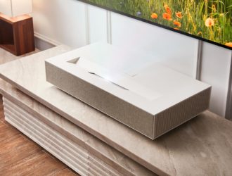 Флагманский проектор LG CineBeam HU915QE — это проектор 4K UST для любителей домашнего кинотеатра