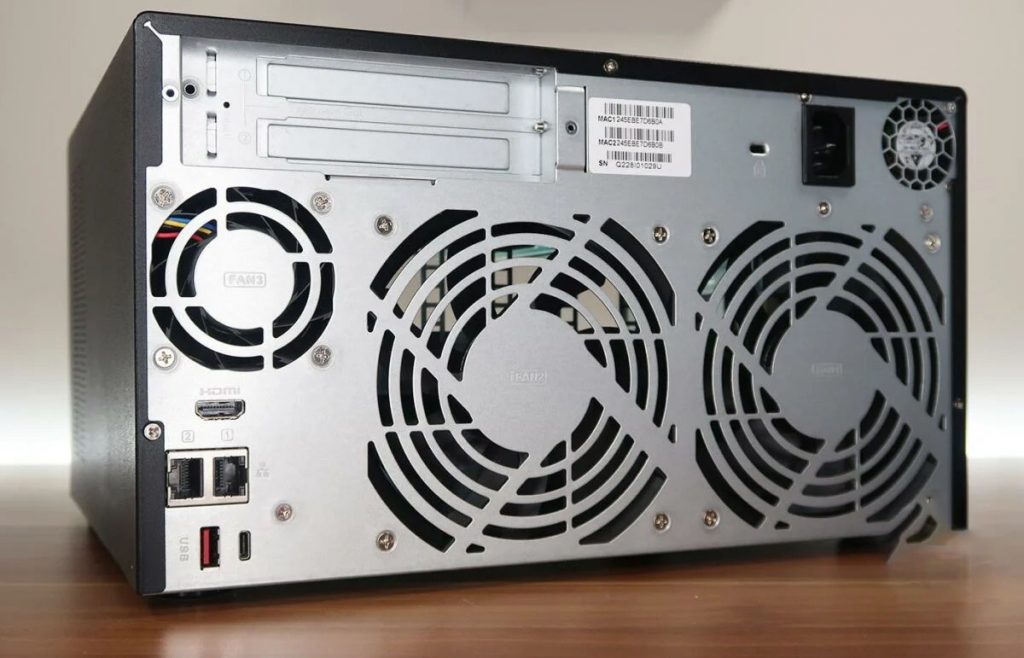 Обзор QNAP TVS-h874 NAS с 8 отсеками для малого и среднего бизнеса. Один NAS, чтобы управлять ими всеми