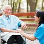 Профессиональная работа для женщин в сфере ухода за пожилыми: Забота, компетенции и значимость