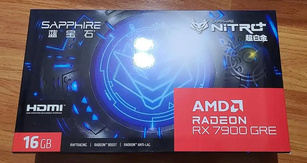 На фото эксклюзивная для Китая видеокарта Sapphire AMD Radeon RX 7900 GRE