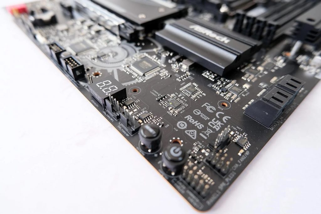 Обзор материнской платы ASRock B650E Taichi Lite та, которую мы бы выбрали