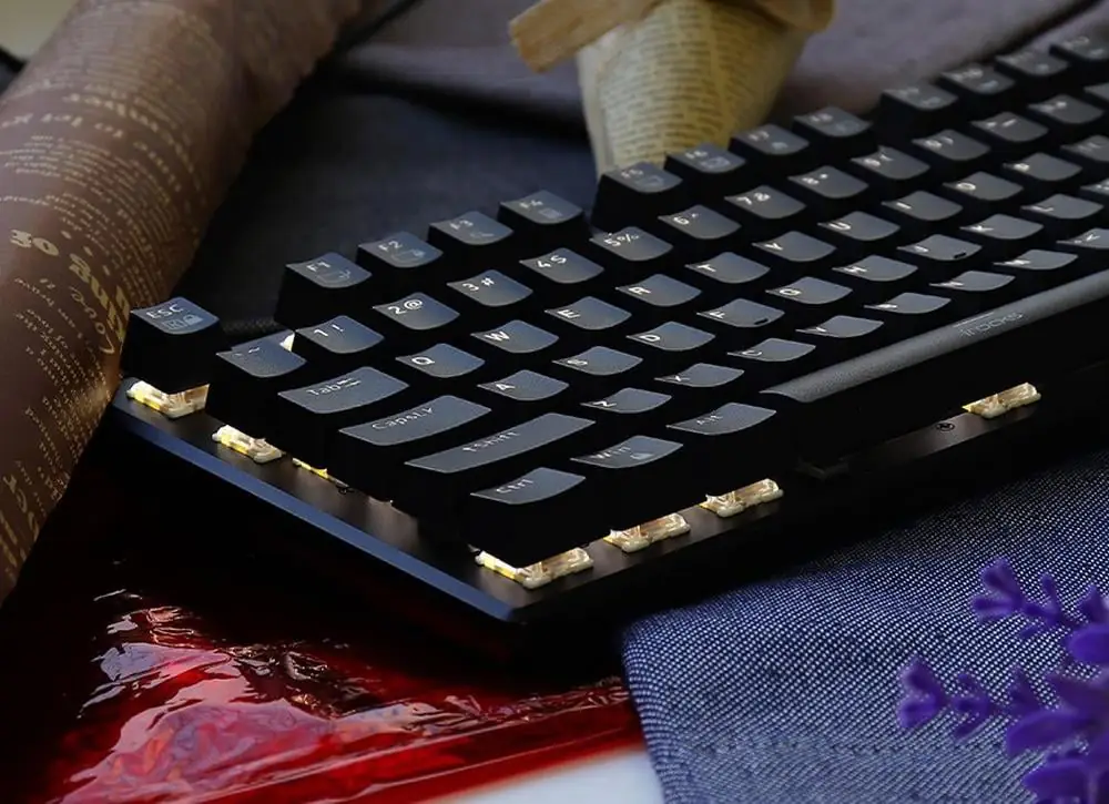 iRocks предлагает механическую клавиатуру K74M с подсветкой для любителей простых дизайнов
