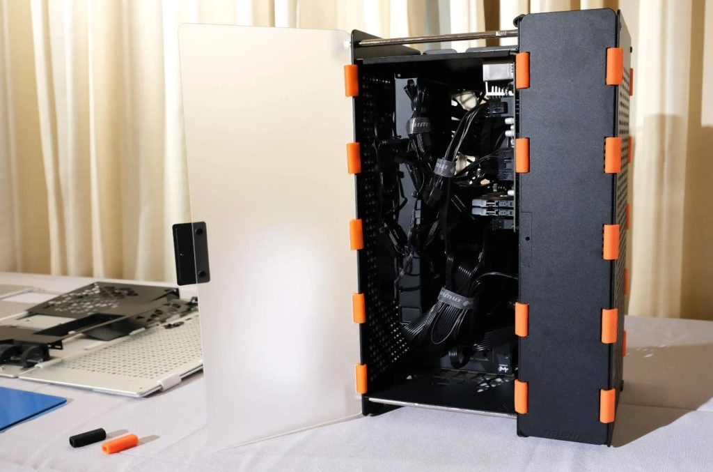 Плоская упаковка POC One от InWin более универсальна, чем когда-либо прежде