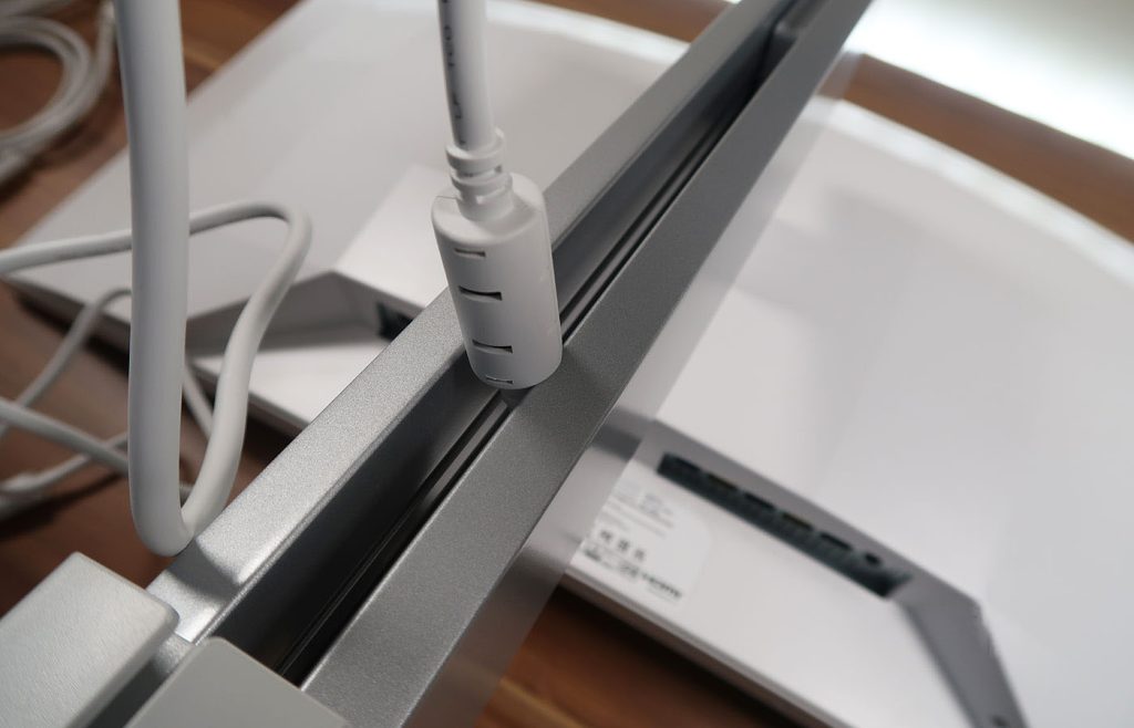 Обзор монитора Philips Evnia 34M2C7600MV: Mini LED воплощает в жизнь HDR