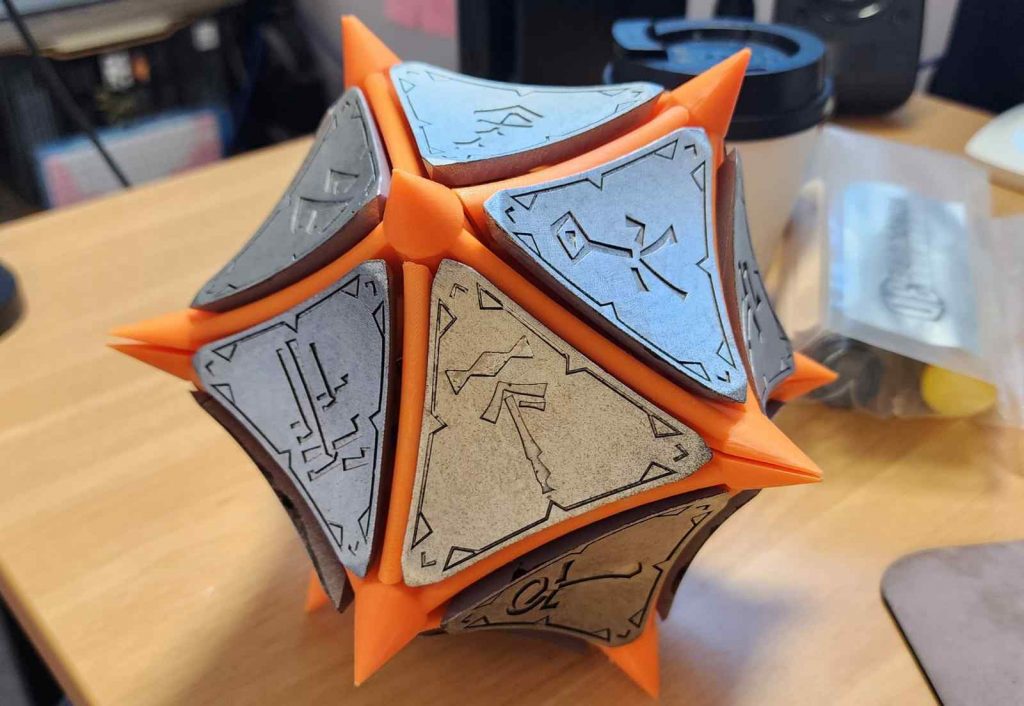 Мне очень нравится этот артефакт из Baldur's Gate 3, ставший контроллером