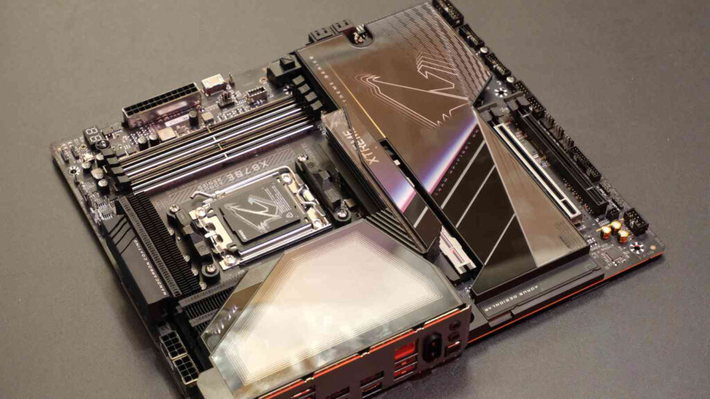Gigabyte Aorus X870E — полнофункциональная новинка AMD Zen 5