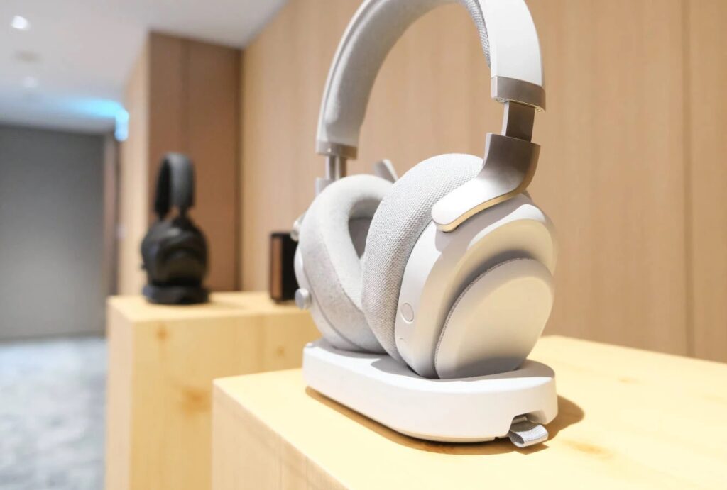 Игровое кресло Fractal Refine — дорогое облако для вашего мягкого места