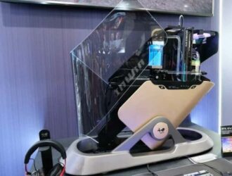 InWin держит свою открытую башню Infinite, как ребенка, для строительства своими руками