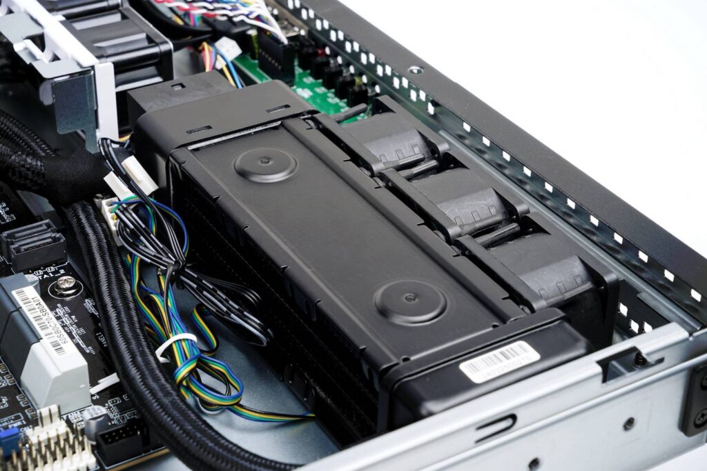 InWin заставляет воду течь внутри своих серверов с искусственным интеллектом