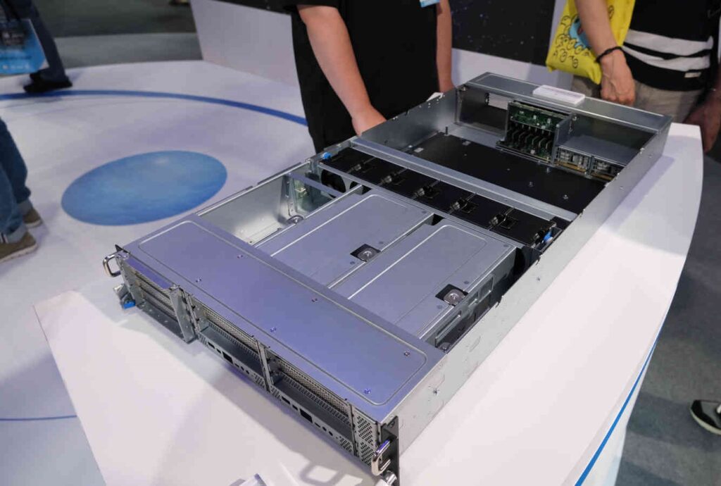 InWin заставляет воду течь внутри своих серверов с искусственным интеллектом