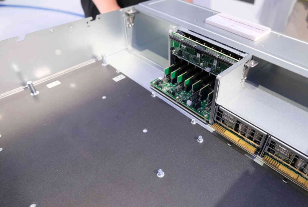 InWin заставляет воду течь внутри своих серверов с искусственным интеллектом