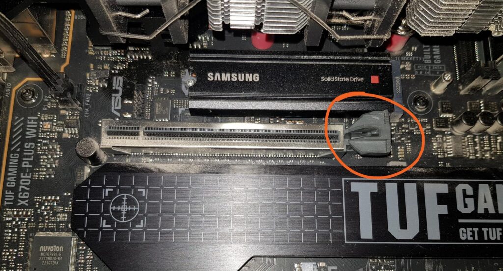 защелка PCIe