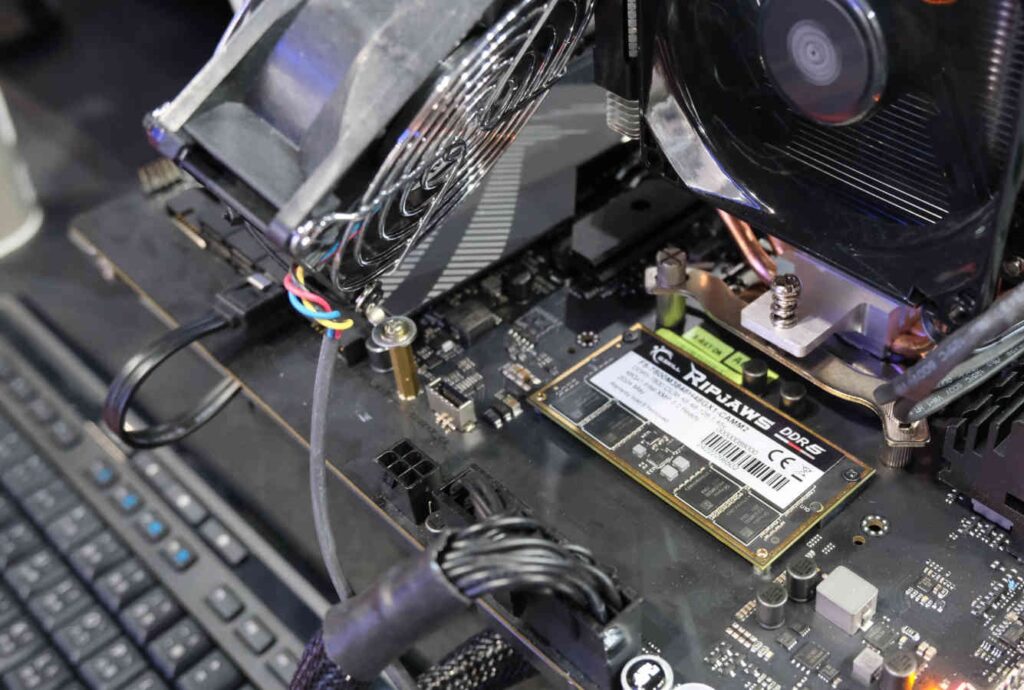 Мы полагаем, что оперативная память G.Skill DDR5-10600 примерно такая же быстрая, как Sonic the Hedgehog