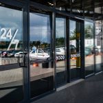 Продажа входных дверей через интернет-магазин: особенности, виды, методы и отличия