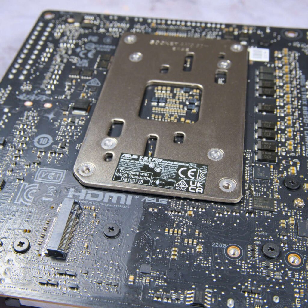 Обзор Asus ROG Strix B850-I Gaming WiFi: красивая и премиальная