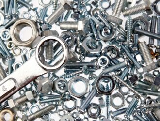 Где применяются гайки из нержавеющей стали: технический разбор и примеры из отраслей