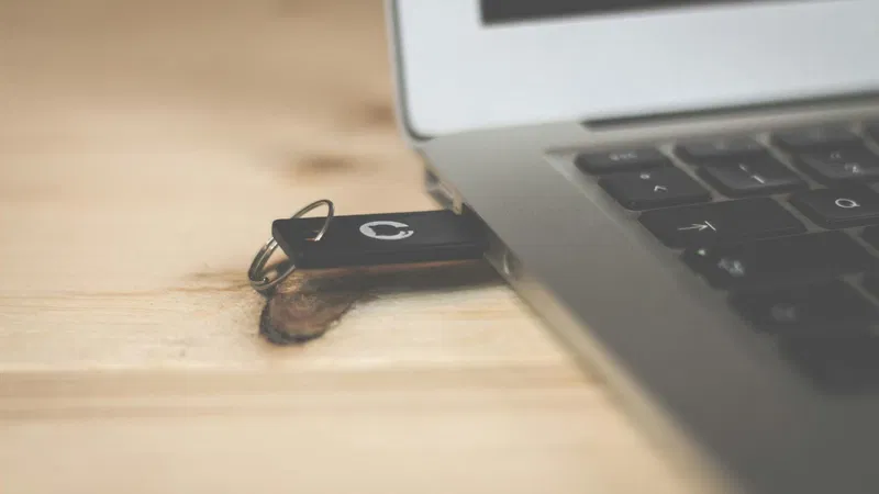 Как восстановить повреждённый USB-накопитель в Linux