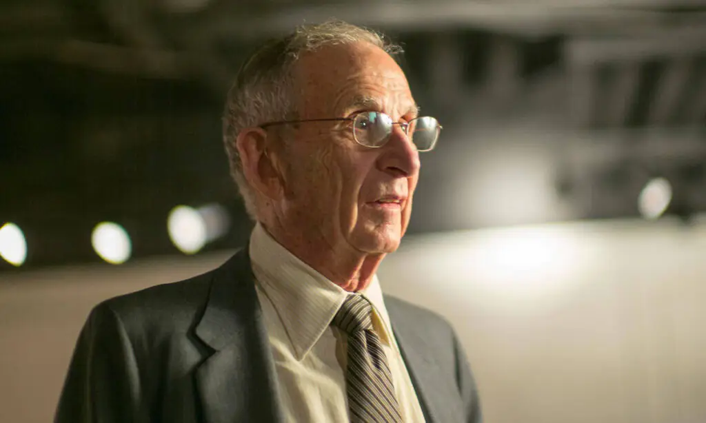 История восьми предателей могла бы закончиться намного раньше и намного хуже, если бы не Артур Рок.