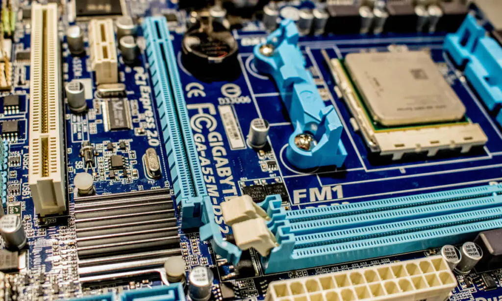 Электроника и технологии, какими мы их знаем, существуют благодаря восьми предателям.