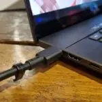 Вредит ли аккумулятору ноутбука то, что он постоянно подключен к сети?