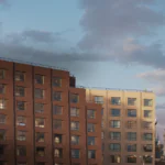 Маркетинг на стыке кода и бетона: почему IT и девелопмент требуют «хирургии», а не «косметики»