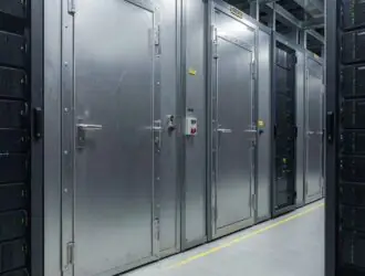 Противопожарные металлические двери в ЦОДах и IT-компаниях: роль, применение и требования